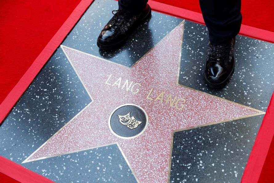 Ο πιανίστας Λανγκ Λανγκ απέκτησε αστέρι στη Λεωφόρο της Δόξας στο Χόλιγουντ 