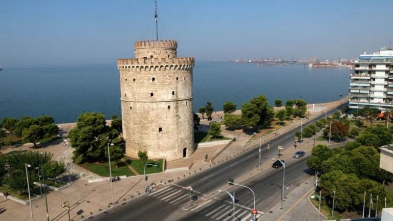 Θεσσαλονίκη: Ταυτοποιήθηκε ο άνδρας που έπεσε από τον Λευκό Πύργο