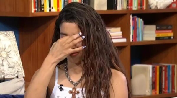 Έκλαψε με αναφιλητά η Μαρίνα Σάττι στον αέρα της ΕΡΤ