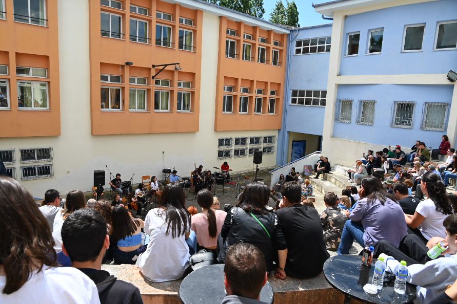 Επίσκεψη του Θανάση Παπακωνσταντίνου στο Μουσικό Σχολείο Σερρών