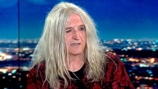 Νίκος Καρβέλας: «Δεν έχω καθόλου λεφτά, ποτέ δεν είχα, κάποτε τραγουδούσα με 1 ευρώ μεροκάματο»
