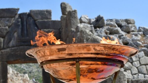 Η Ελλάδα αποχαιρετά σήμερα την Ολυμπιακή Φλόγα - Την παραδίδει στο «Παρίσι 2024»