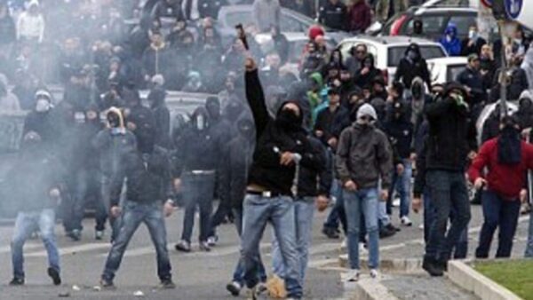 Εγκληματική οργάνωση οπαδών: Δεκαεννέα κατηγορούμενοι συνολικά οδηγήθηκαν στην φυλακή