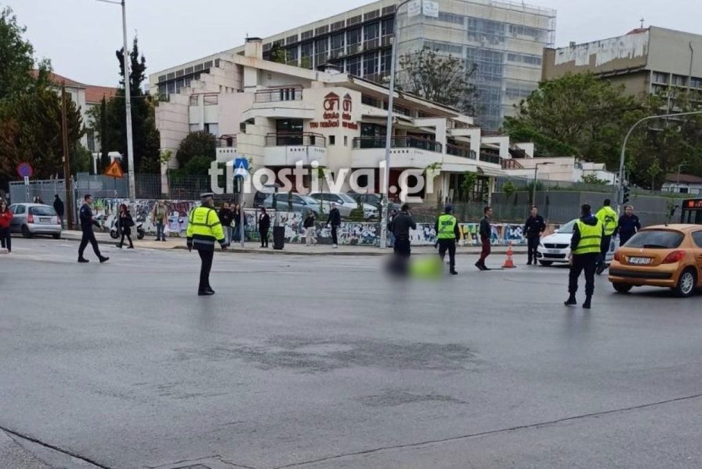 Μηχανή παρέσυρε τροχονόμο στο κέντρο της Θεσσαλονίκης- Μεταφέρθηκε στο νοσοκομείο -φωτο