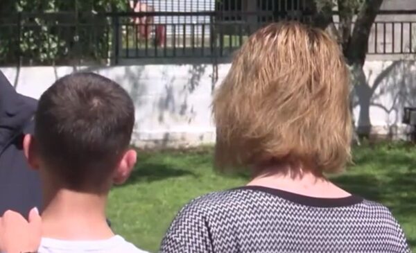 Πέλλα: Σοκάρει ο 14χρονος μαθητής – “Πριν σβήσει το τσιγάρο στο μάγουλό μου, προσπάθησε να με πνίξει με τη ζακέτα μου”
