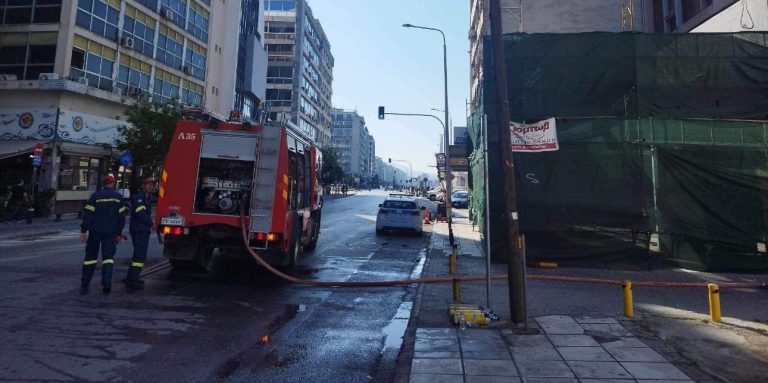 Επιχείρηση κατάσβεσης φωτιάς σε κέντρο διασκέδασης κοντά στο λιμάνι Θεσσαλονίκης