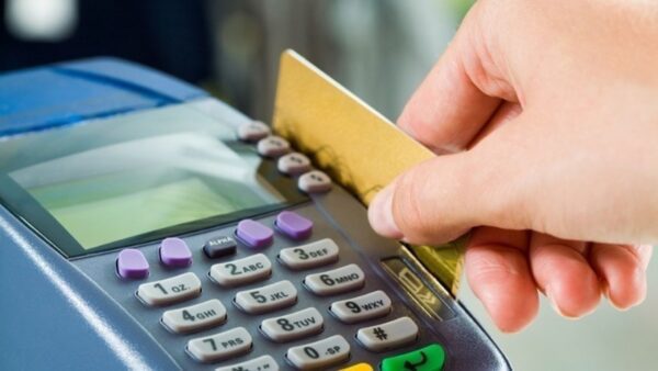 Έλεγχοι της ΑΑΔΕ σε όλες τις επιχειρήσεις για τη διασύνδεση POS - ταμειακών μηχανών