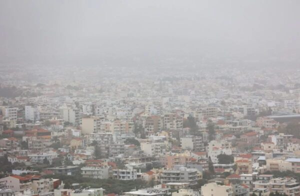 Θεσσαλονίκη – Αφρικανική σκόνη: Στα όρια του ανθυγιεινού τα επίπεδα των σωματιδίων για τις ευαίσθητες ομάδες