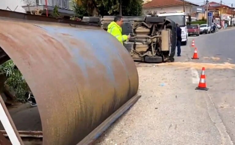 Σοκαριστικό τροχαίο στη Βέροια: Αυτοκίνητο έπεσε σε στάση, νεκρές δύο γυναίκες- video