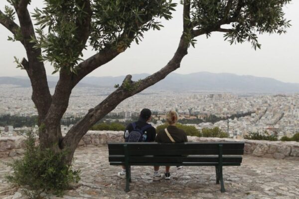 Παραμένει η αφρικανική σκόνη σε πολλές περιοχές της χώρας – Πότε υποχωρεί