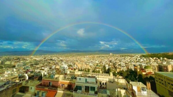 Σε νέες παρεμβάσεις για τα Airbnb προσανατολίζεται η κυβέρνηση για να μειωθούν τα ενοίκια