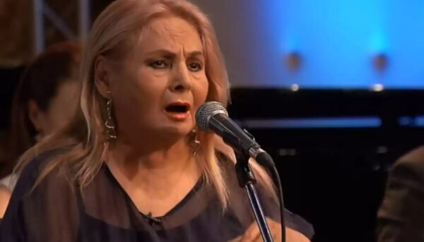 Γιώτα Βέη: Είδα ολοζώντανη την Παναγία στο όνειρο μου, μαυροφορεμένη, να μου δίνει ένα κεράκι