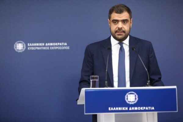 Π. Μαρινάκης: Κάτω από 900.000 οι άνεργοι για πρώτη φορά από το 2011 – Η αγορά εργασίας απομακρύνεται από τους χαμηλούς μισθούς