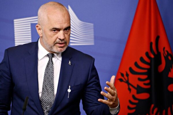 Ράμα: «Ανάγκασαν τα αδέρφια μας στην Ελλάδα να αλλάξουν τα ονόματά τους – Κηλίδα ντροπής στην ιστορία της Ευρώπης»