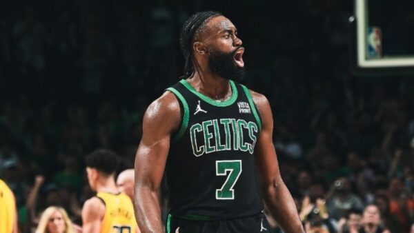 Οι Σέλτικς έκαναν το 2-0 με 40αρα Μπράουν