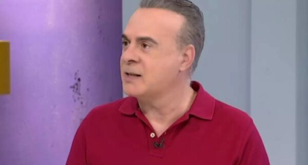 Φώτης Σεργουλόπουλος – Η ατάκα όλο νόημα: «Η τηλεόραση είναι θεραπευτική για αυτούς που φωνάζουν… όχι για όσους τη βλέπουν»