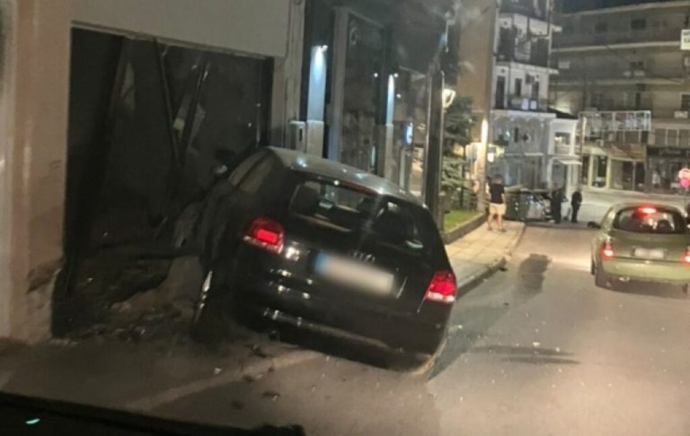 Καστοριά: Οδηγός αυτοκινήτου έχασε τον έλεγχο και κατέληξε σε κατάστημα