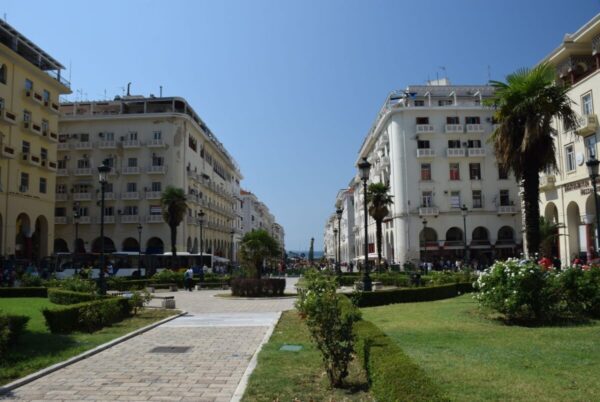 Θεσσαλονίκη: Προσαγωγή οκτώ ατόμων που διαμαρτύρονταν για την Παλαιστίνη – Πέταξαν τρικάκια στο Ολύμπιον (φωτο)