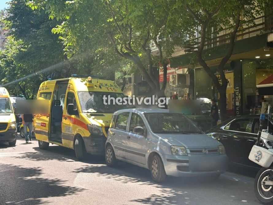  Θεσσαλονίκη: Αισθάνθηκε αδιαθεσία ενώ οδηγούσε, βγήκε από το ΙΧ και κατέληξε 