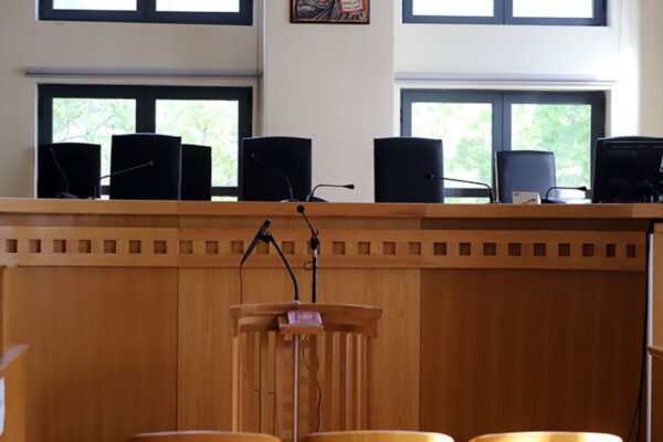 Καβάλα: Εξαπάτησε επαγγελματία προσποιούμενος τον Δήμαρχο! 