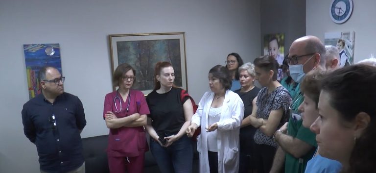 Γιατροί Νοσοκομείου Σερρών: "Από το φιλότιμό μας λειτουργεί το γ@@@μένο Νοσοκομείο"- video