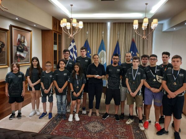Η Δήμαρχος Σερρών Βαρβάρα Μητλιάγκα υποδέχθηκε στο Δημαρχείο την ομάδα ρομποτικής «IRONBRICK»