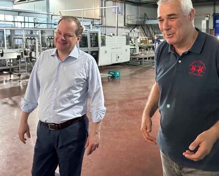 Ο Κώστας Καραμανλής επισκέφτηκε την σερραϊκή Βιομηχανία αναψυκτικών “Νέκταρ”