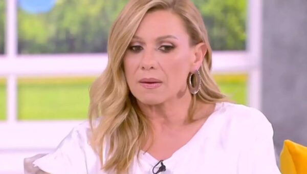 Συγκινεί η Κατερίνα Καραβάτου: «Έπρεπε να αδειάσω το πατρικό μου και εκεί αντιμετώπισα όλη την ζωή μου»