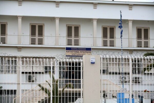 Φυλακές Κορυδαλλού: Ομολόγησε ο δράστης της δολοφονίας του βαρυποινίτη, τον έσφαξε με κουζινομάχαιρο για τη θερμοκρασία