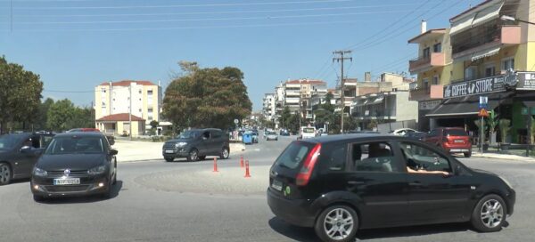 Σέρρες, κυκλικοί κόμβοι: Γύρω γύρω όλοι και στη μέση το ερώτημα "Ποιος έχει προτεραιότητα;"- video