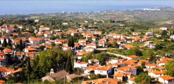 Όαση δροσιάς τα αιωνόβια πλατάνια της Μαρώνειας