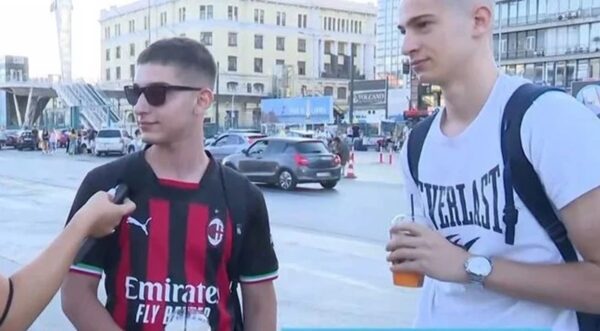 Πανελλήνιες: Επικές ατάκες από μαθητή που φεύγει για Πάρο – “Είμαστε απόφοιτοι της Βαρβακείου, και δεν το λέω για να μπω στο Luben”