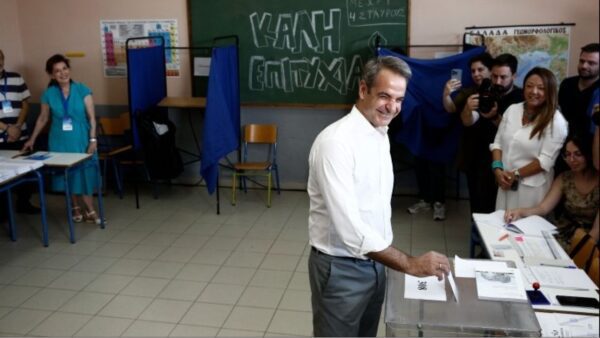 Κυριάκος Μητσοτάκης: Όσο μεγαλύτερη συμμετοχή έχουμε τόσο ισχυροποιούμε τη Δημοκρατία