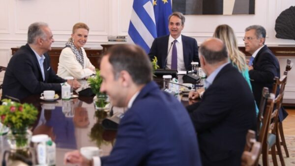 Συνάντηση του Κυρ. Μητσοτάκη με τους νεοεκλεγμένους ευρωβουλευτές της ΝΔ
