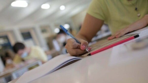 Πανελλήνιες 2024: Αυτά είναι τα θέματα σε Αρχαία, Μαθηματικά και Βιολογία στα ΓΕΛ