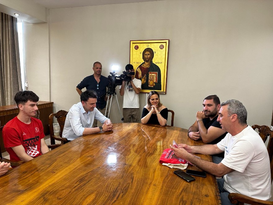 Βαρβάρα Μητλιάγκα: «Οι Σέρρες έχουν ιστορία στο μπάσκετ»- Υποδοχή της παιδικής ομάδας του Πανσερραϊκού στο Δημαρχείο
