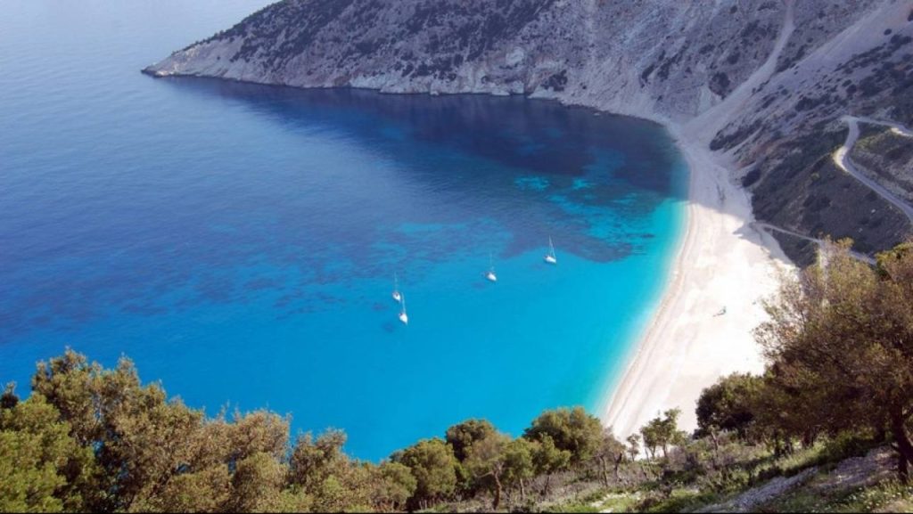 Αυτές είναι οι «απάτητες παραλίες» στην Ελλάδα όπου απαγορεύονται ομπρέλες και ξαπλώστρες – 40 επιπλέον στη λίστα