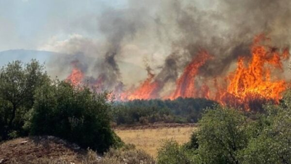Ενισχύθηκαν οι επίγειες και εναέριες δυνάμεις στη φωτιά της Κερατέας