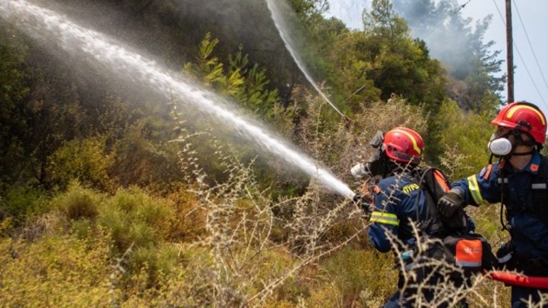 Θεσσαλονίκη: Σε εξέλιξη μεγάλη φωτιά κοντά στον οικισμό Λίμνη στη Βόλβη – Ήχησε και 112