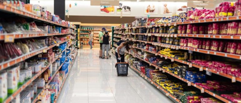 Ακρίβεια: Έρχονται νέα μέτρα κατά της αύξησης των τιμών – Θα αφορούν 100 βασικά προϊόντα διατροφής