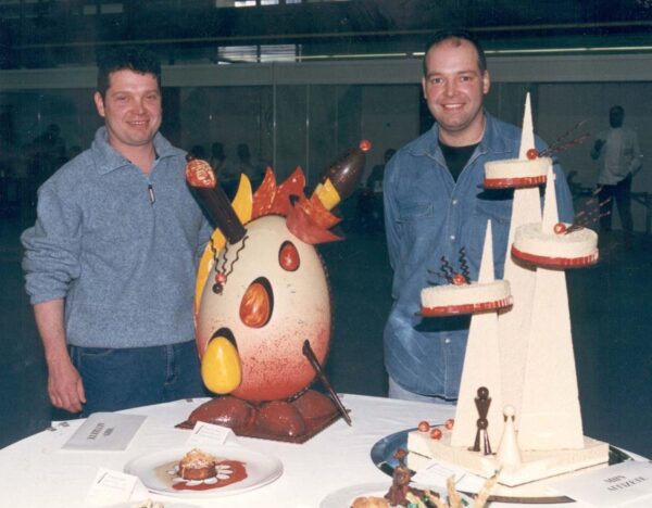 Θεσσαλονίκη: Ο μηχανολόγος που φτιάχνει τούρτες …με απόλυτη στατικότητα