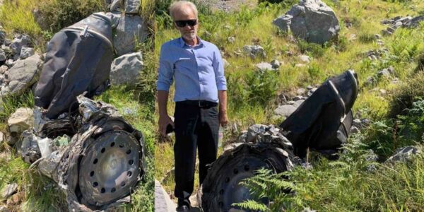 Συγκίνηση στην επιμνημόσυνη δέηση για τους δύο σμηναγούς που χάθηκαν πριν 56 χρόνια στην αεροπορική τραγωδία της Πίνδου