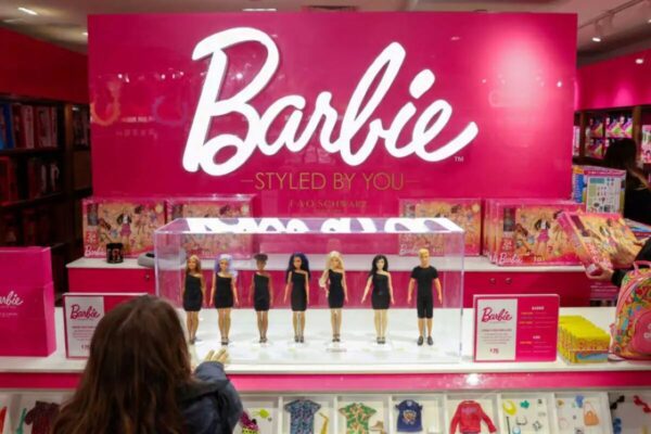 Barbie: Στα ράφια η πρώτη «τυφλή» κούκλα