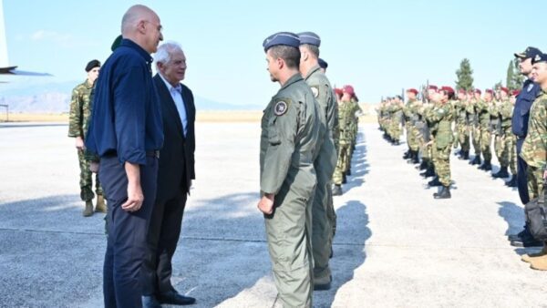 Επίσκεψη Ν.Δένδια και Ζ.Μπορέλ στο Στρατηγείο της επιχείρησης «ΑΣΠΙΔΕΣ» στη Λάρισα