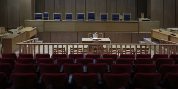 Ελεύθερος ο 84χρονος που έδεσε και έσερνε σκυλί με αγροτικό αυτοκίνητο