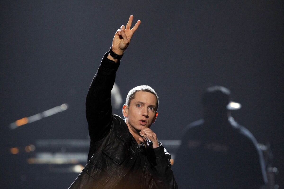 O Eminem έφτασε και πάλι στην κορυφή του Billboard με το νέο άλμπουμ του «The Death of Slim Shady»