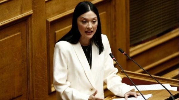 Νάντια Γιαννακοπούλου: Δηλώνω υποψήφια για την ηγεσία του ΠΑΣΟΚ