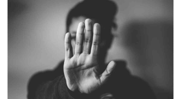 «Με χτυπούσε, ενώ είχα στην αγκαλιά το 11 μηνών παιδί μου» – Νέο περιστατικό ενδοοικογενειακής βίας στην Αγία Βαρβάρα