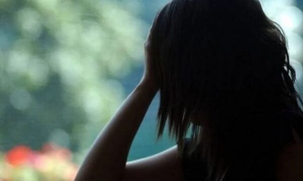 Θεσσαλονίκη: Ξυλοκόπησε τη σύζυγό του και αποπειράθηκε να την πνίξει- Όροι για να μην μπει στη φυλακή