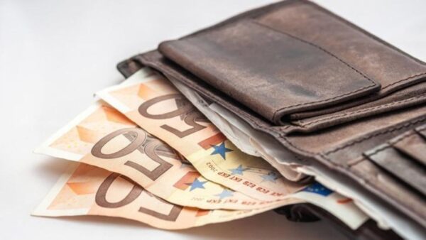 ΕΦΚΑ: Πώς θα γίνει η δήλωση των εργαζόμενων συνταξιούχων – Ποιοι εξαιρούνται από την πληρωμή πόρου